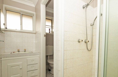North Haven Apartment | Renovated unit close to river, beach and cafe's-The perfect weekend getaway!