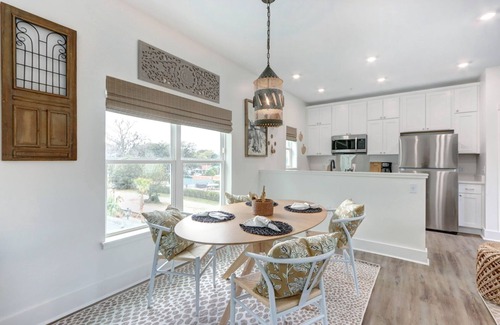 Thunderbolt Cottage | Renovated with Water View - 5 min to SAV - 15 to Beach by Lucky Savannah