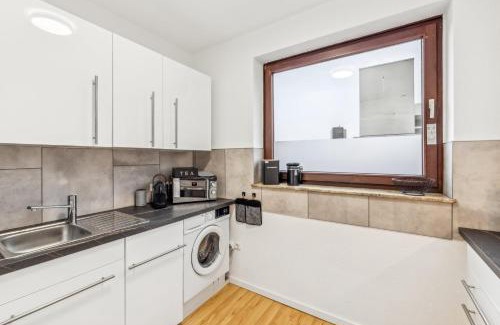 Bad Bevensen Apartment | Renovierte Komfortable 3 Zi I Wohnung I Bahnhofsnähe I 3 Balkone I Netflix I Xbox One I 6 Betten