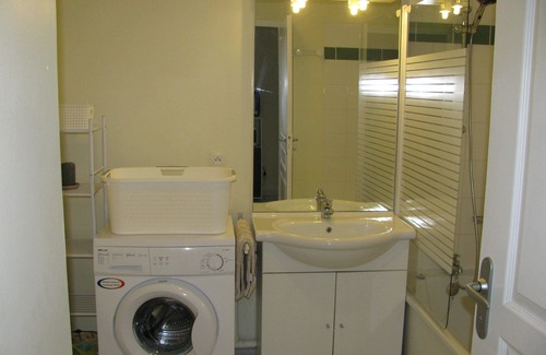 Jonzac Apartment | Rent furnished 800 m from the thermal baths and 80 m from the West Indies of JONZAC