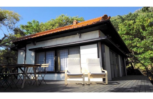 Katsuura House | Rental building BBQ Drum bath A house on a hil / Katsuura Chiba