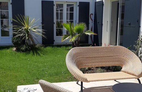 La Remigeasse House | Rental house with pool 10 pers 15 min walk beach perroche