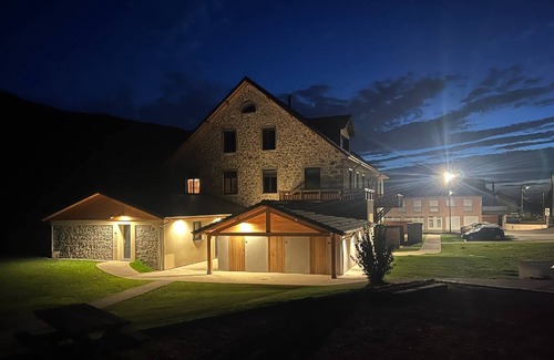 Rochesson House | Rental of 12 gîtes and 1 chalet that can accommodate 2 to 10 people.