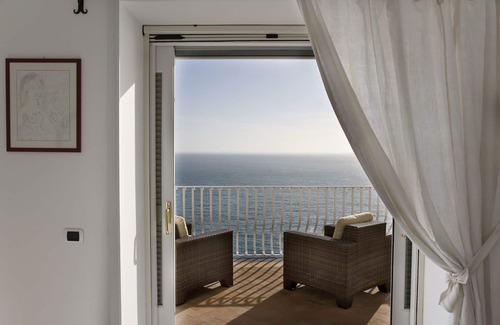 Arienzo Villa | Rentals in Italy - Villa Magnolia, in Positano, with hot tub and sea view