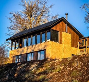 Lanin National Park House | RentUp - Casa de diseno ideal para grupos con vista a la Cordillera de Los Andes