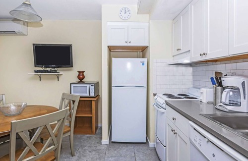 Napeague Apartment | Repose 1BR Beachside Home|Tennis+PingPong+Pool+PKG