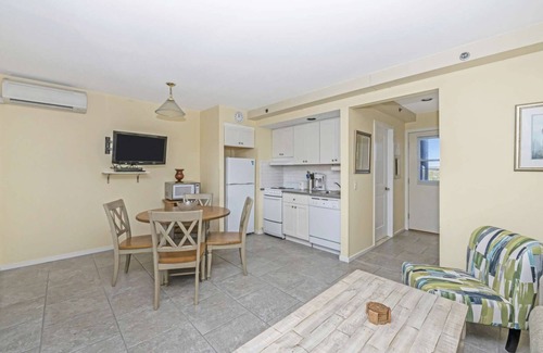 Napeague Apartment | Repose 1BR Beachside Home|Tennis+PingPong+Pool+PKG