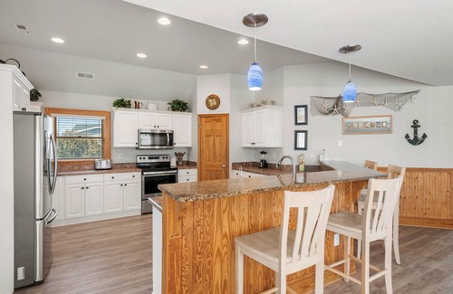 Duck House | Rescued: Semi-oceanfront, Hot Tub, Shared Pool