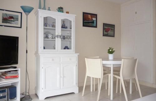 Carnac Apartment | Residence Legenese - Studio COSY avec belle TERRASSE en REZ de JARDIN - 150m PLAGE