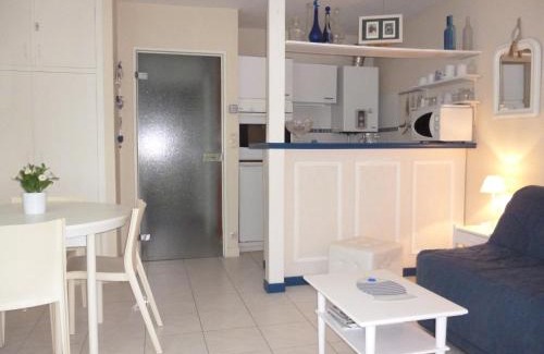 Carnac Apartment | Residence Legenese - Studio COSY avec belle TERRASSE en REZ de JARDIN - 150m PLAGE