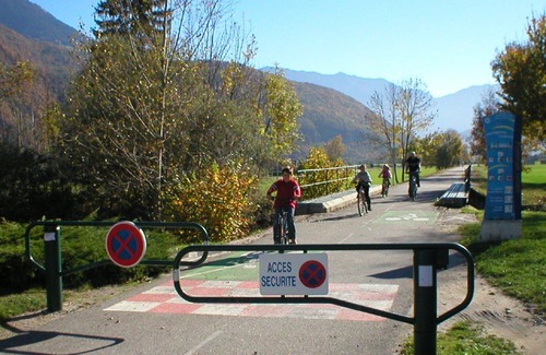 Doussard Apartment | Résidence les Gentianes, Lac d'Annecy - popular with Paragliders and Cyclists