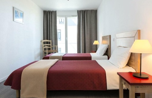 Plougasnou Apartment | Residence Odalys Le Domaine Des Roches Jaunes - 4 Rooms 8 People sea view