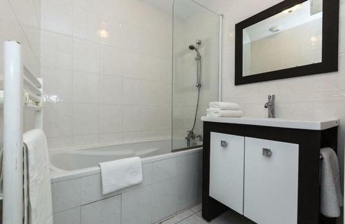 Plougasnou Apartment | Residence Odalys Le Domaine Des Roches Jaunes - 4 Rooms 8 People sea view