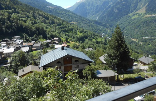 Bourg-Saint-Maurice Apartment | residence with swimming pool in the summer, winter skiing