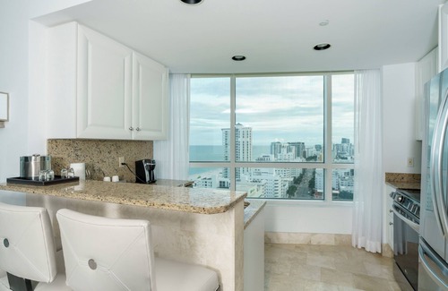 Mid Beach Apartment | Residences at Fontainebleau Miami
