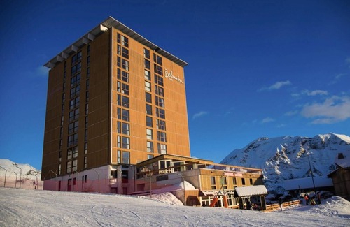 Orcieres-Merlette Hotel | Resort center, view mountain/resort, tv, ski locker, 16m², Orcières Merlette 1850