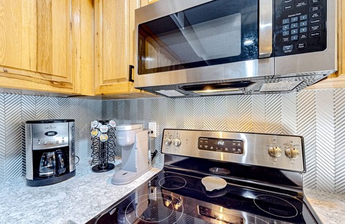 Foscoe Condo | Resort condo with fireplace, pools, hot tubs, gyms, game room, putting green, AC