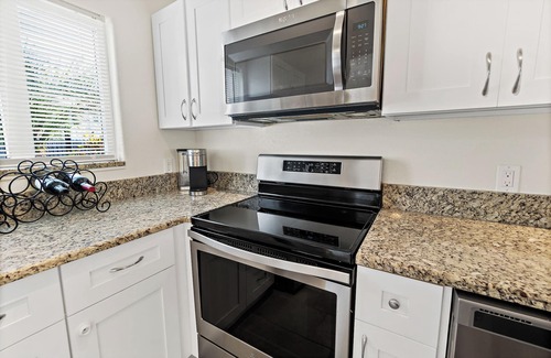Villages of Seaport Condo | Resort-like | Comforts of Home | Close to Port | 1bd1ba |1 dog <30lbs