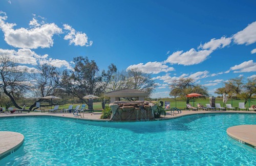 Kierland Condo | Resort living in Scottsdale w heated pool #124
