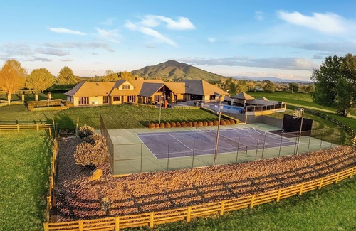 Waipa District House | Resort Luxury at its Finest