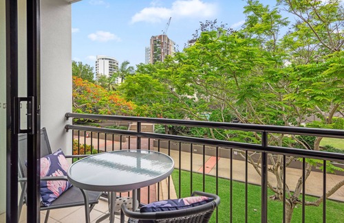 New Farm Apartment | Resort Pad ~ 1Bed/1Bath/Balcony/1Car ~ 10 mins CBD