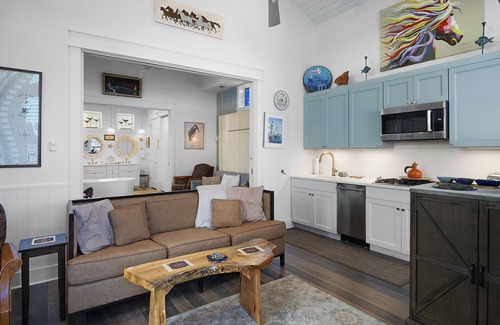 Port Aransas Cabin | Resort Pools, Golf Cart Boardwalk to Beach