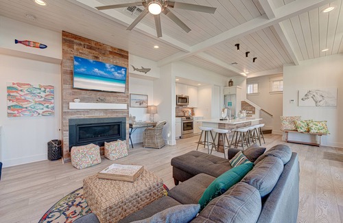 Port Aransas Cabin | Resort Pools, Pet Friendly, Golf Cart Boardwalk to Beach