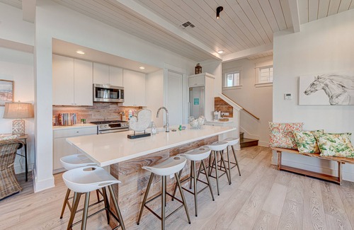 Port Aransas Cabin | Resort Pools, Pet Friendly, Golf Cart Boardwalk to Beach
