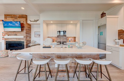Port Aransas Cabin | Resort Pools, Pet Friendly, Golf Cart Boardwalk to Beach