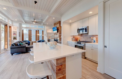 Port Aransas Cabin | Resort Pools, Pet Friendly, Golf Cart Boardwalk to Beach