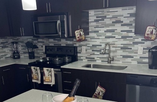 Flagler Village House | Resort Style 2 Bedroom W/ Free Parking & Gym