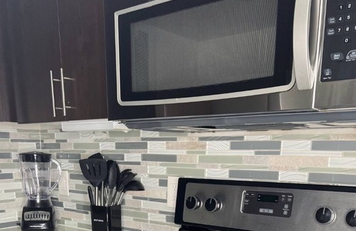 Flagler Village House | Resort Style 2 Bedroom W/ Free Parking & Gym