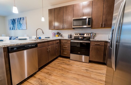Deerwood Apartment | Resort-Style Apt by Shops*Food*Park 8 Min to Mayo