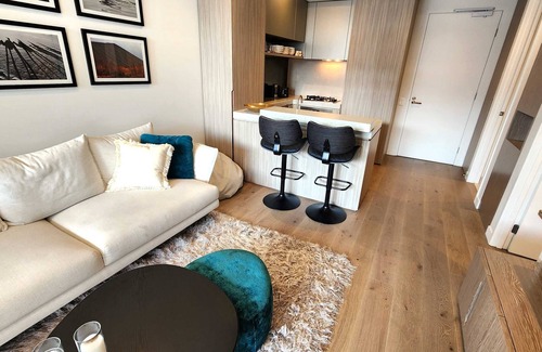 Port Melbourne Apartment | Resort-style Exec 1 Bed w study in Port Melbourne