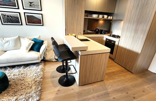Port Melbourne Apartment | Resort-style Exec 1 Bed w study in Port Melbourne