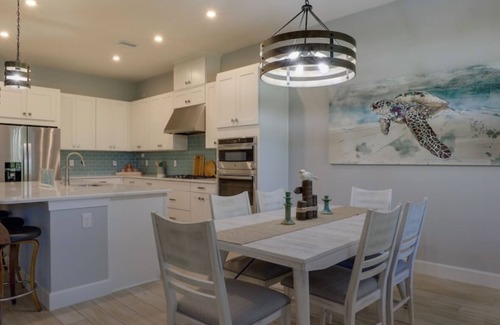 Laurel House | Resort style living with amenities close to beach & bike trails