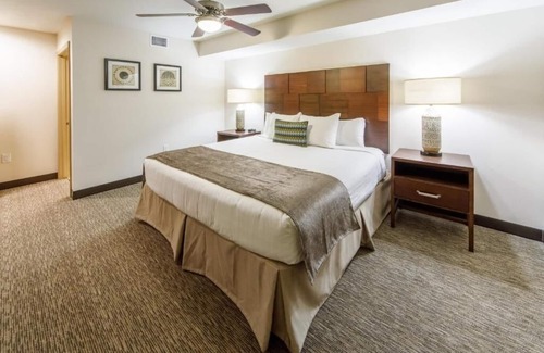 North Scottsdale Hotel | Resort-Style Scottsdale Stay w/Waterpark, Dining & Game Room