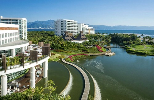 Las Jarretaderas Resort | Resort with 2 bedrooms, WiFi, fitness room, beautiful views and room to relax.