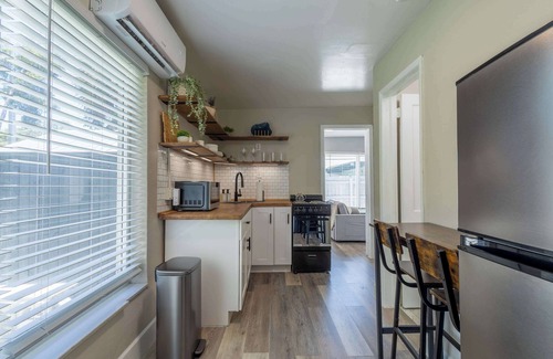 Croissant Park Apartment | Rest A Shore - Central, Cozy 1BR