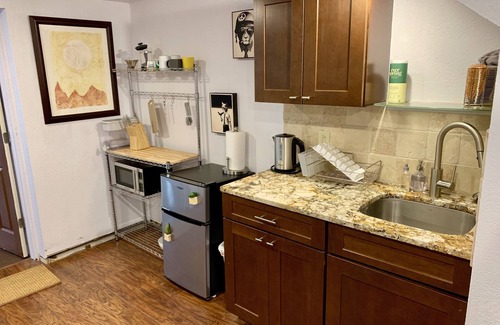 Bel Aire House | Rest & Recoup - Private Suite w/Gym & Sauna - A Mile to 70 West/East