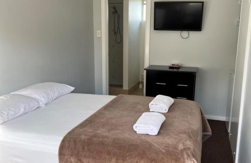 Broadwater Hotel | Restawile Motel