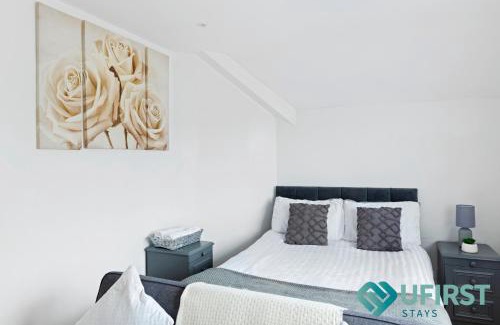 Woodthorpe House | Restful 3BR House - Hot Tub - Near Castle, QMC - City Centre & Trent Bridge - Free WiFi & Parking - Sleeps 6
