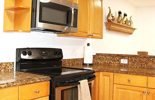 Limona Improvement House | Resting Oak-2bed/2bath full home with laundry and mini golf in Brandon