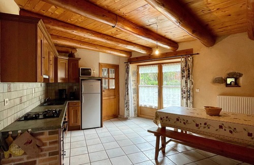 Saint-Ilpize Cottage | Restored farmhouse, 3 bedrooms, fireplace