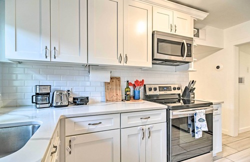 Siesta Key Cottage | Retreat Half-mile to Beach/siesta Key Village