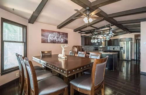 Ferguson House | Retreat Home, Swimming Pool, jacuzzi, sauna, Game room, Basketball Court .