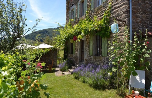 Villeneuve-dʼAllier House | Retreat in Villeneuve-d'Allier