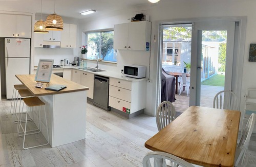 Pelican Waters House | Retreat in Golden Beach: 2 Buildings, 5 Bedrooms, Close to Attractions
