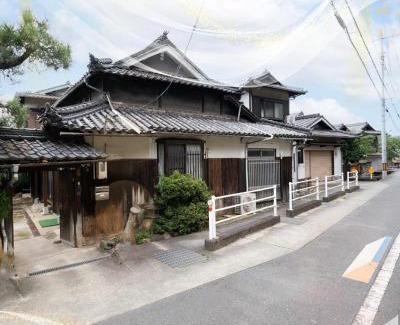 Kurashiki Apartment | Retreat KOBAYASHI Legendary 102-Year-Old Whole House in Kurashiki 11LLDDK倉敷の宿Retreat KOBAYASHI 1棟貸切 1日1組限定 11LLDDK 520平米 102年前の伝説の建物 瀬戸内芸術祭2025 直島 美観地区 最大10名 駐車場3台 ベッド8台
