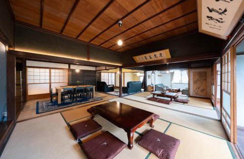 Kurashiki Apartment | Retreat KOBAYASHI Legendary 102-Year-Old Whole House in Kurashiki 11LLDDK倉敷の宿Retreat KOBAYASHI 1棟貸切 1日1組限定 11LLDDK 520平米 102年前の伝説の建物 瀬戸内芸術祭2025 直島 美観地区 最大10名 駐車場3台 ベッド8台